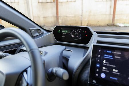 Toyota prináša elektrické bZ4X s rýchlejším nabíjaním a väčším pohodlím